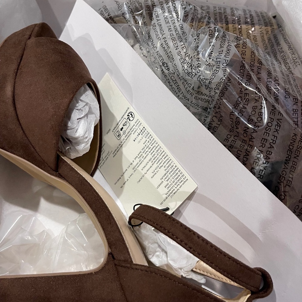 Brown chunk heel sandals - size 7.5- Brand new in box